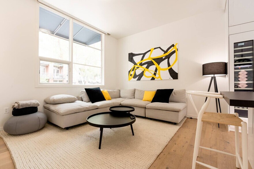 Building Photo - 800 The Mark Ln