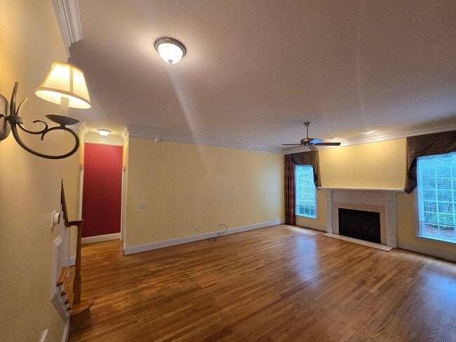 Building Photo - $500 Off 1 Month if Moved In by 11/30/25