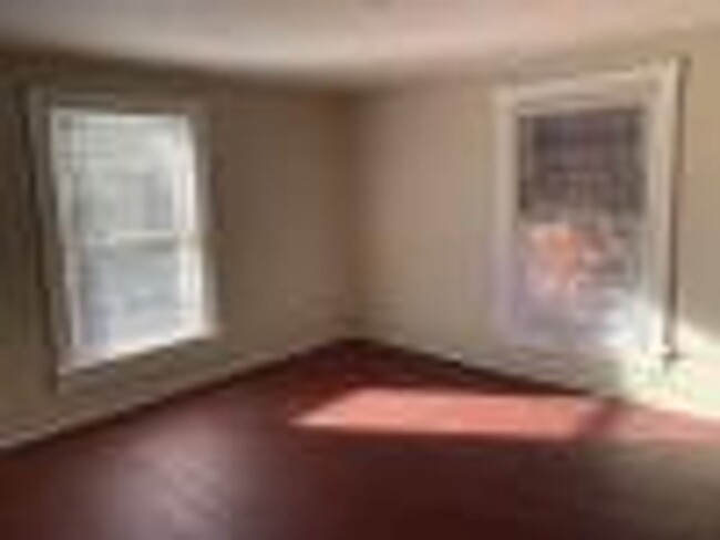 Building Photo - Lovely 2 Bed, 1.5 Bath Located near Lynchb...