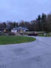 Building Photo - 10 Red Maple Ln