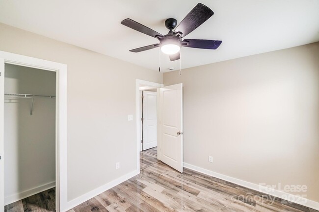 Building Photo - 2301 Shamrock Dr