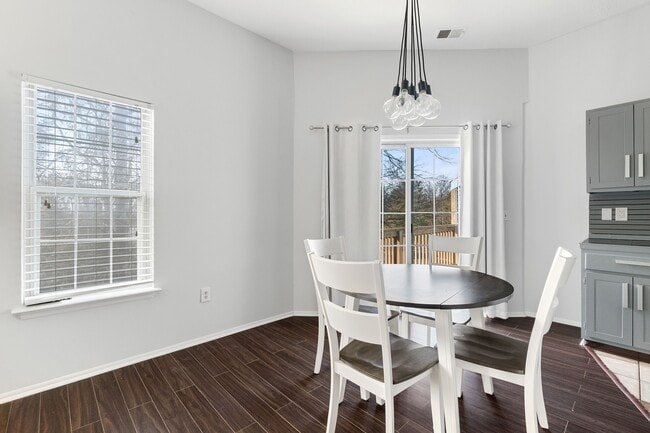 Building Photo - 5033 Beech Ct