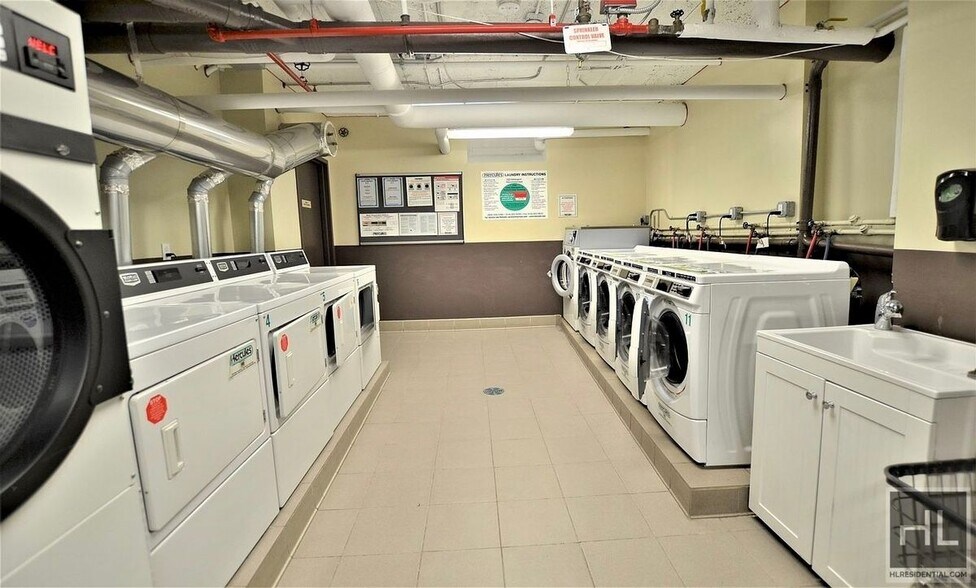 Building Photo - WEST 45 STREET