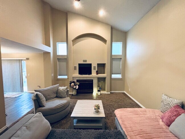 Building Photo - 6140 Faxon Ct