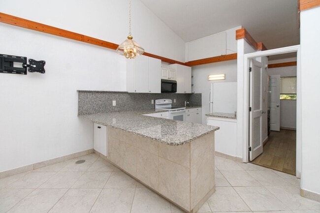 Building Photo - ANNUAL UNFURNISHED ** Wiggins Pass West **...