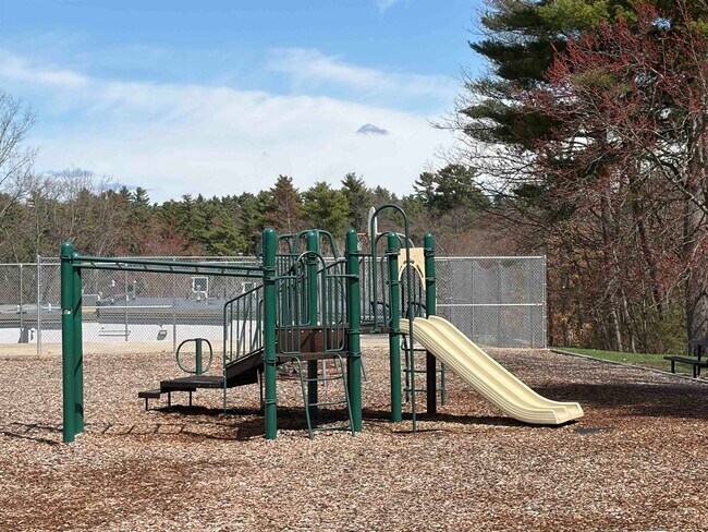 Building Photo - 134 Mammoth Rd