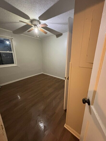 2 - BR 2 - 1730 Telfair St