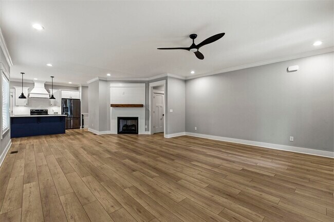 Building Photo - 633 Village Way