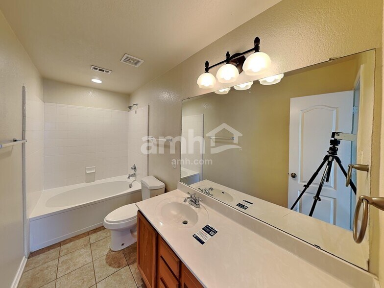 Building Photo - 3215 Sunbird Bay