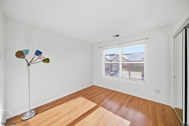 Building Photo - 8 Jennifer Dr