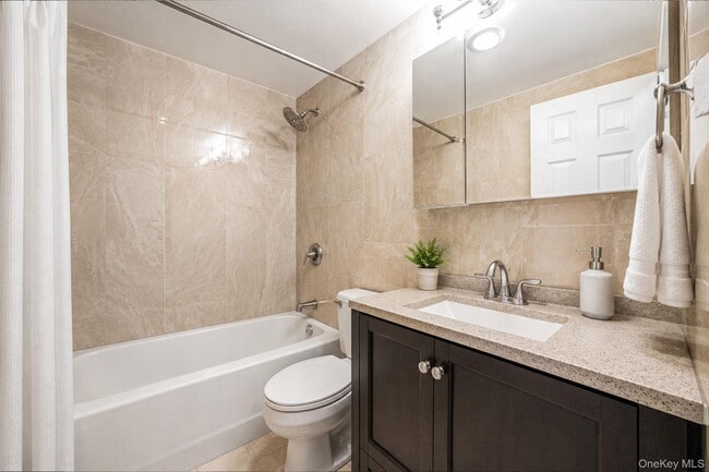 Building Photo - 150 W 51st St