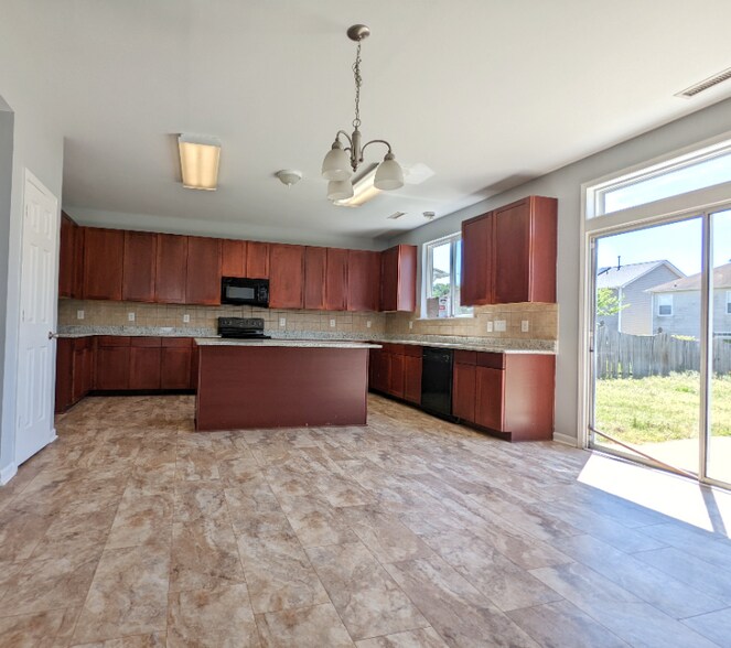 Building Photo - 343 Edgecroft Way