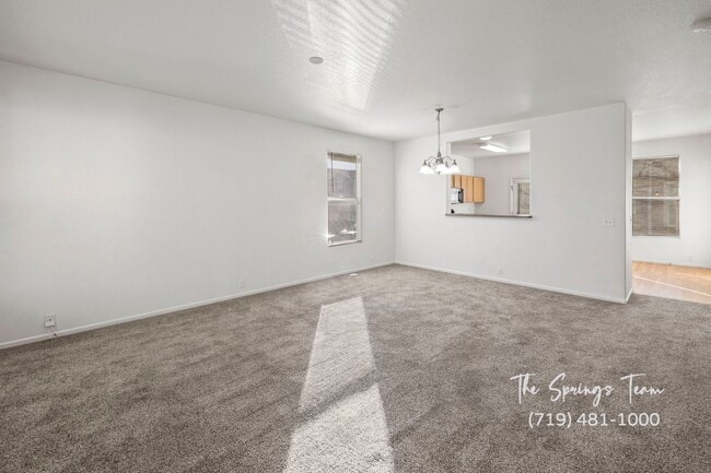 Building Photo - SPACIOUS 3BD/2.5BA TOWNHOME at THE BLUFFS AT SPRING CREEK with A/C **$500 move-in credit with a 1...