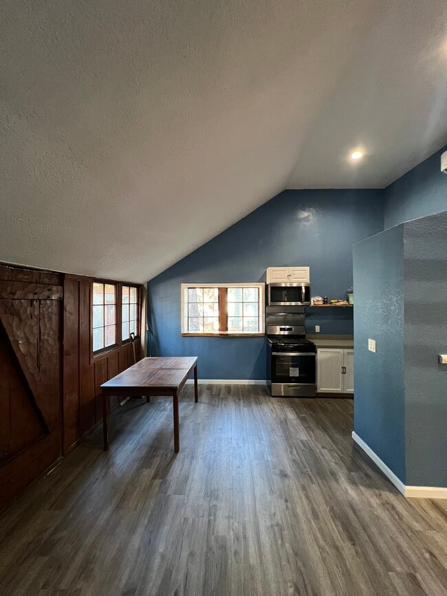 Building Photo - 1081 Craig Ave