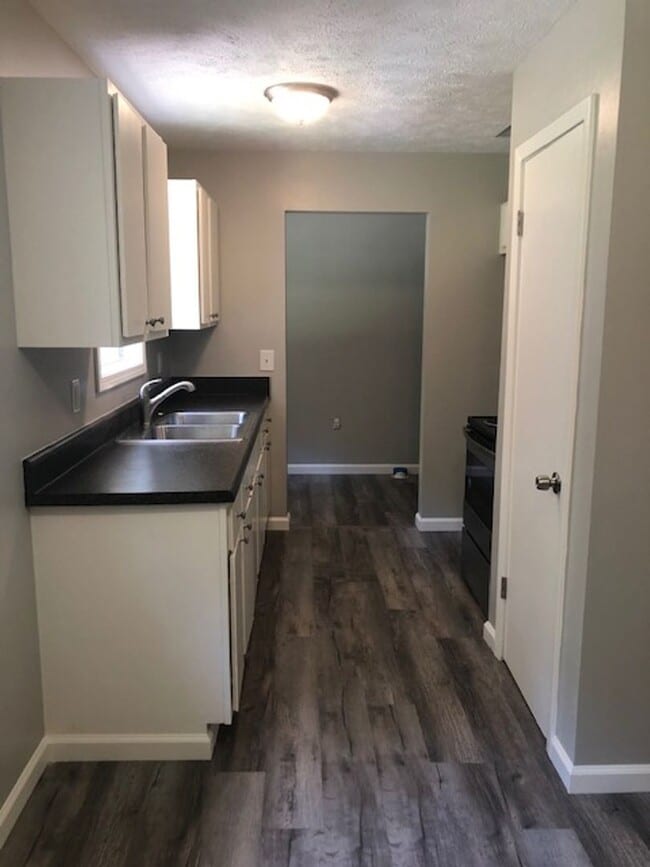Building Photo - Renovated 4 Bedroom 2 Bath Home for Rent!!
