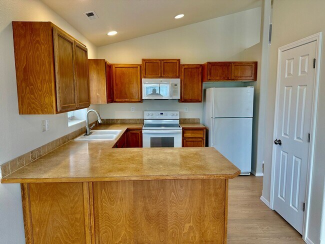 Building Photo - New on the market!