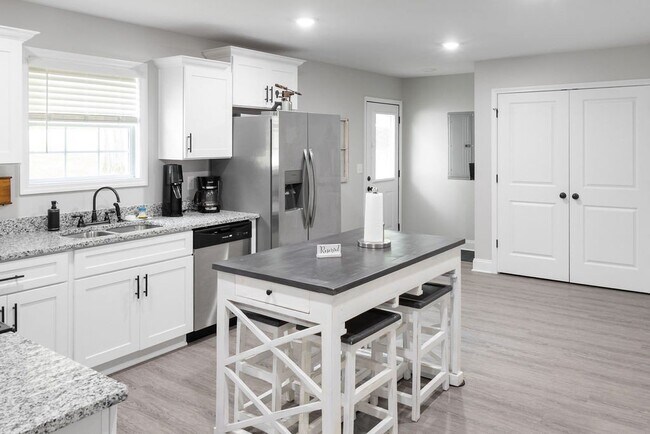 Building Photo - 106 Lafon Dr