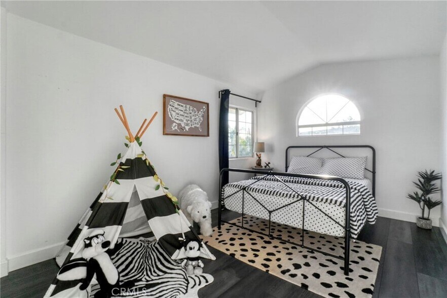 Building Photo - 7224 Bouquet Dr