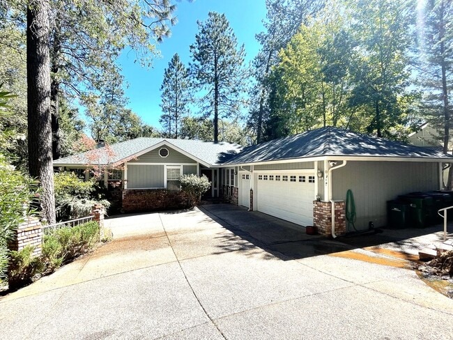 Primary Photo - 3 bedroom, 2 bath home in Lake Wildwood, P...