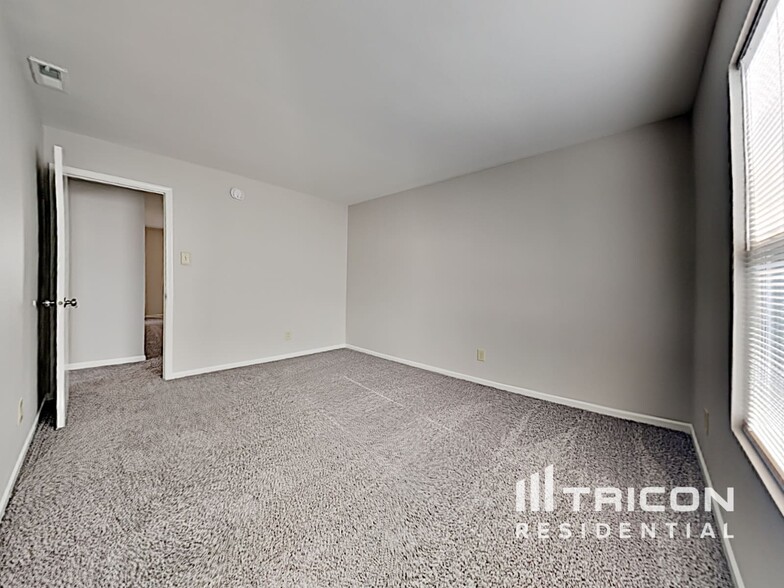 Building Photo - 1413 Bluestem Dr