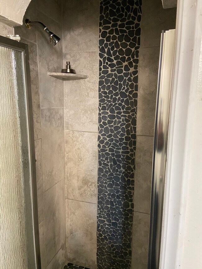 Shower - 10227 1/2 S 8th Ave