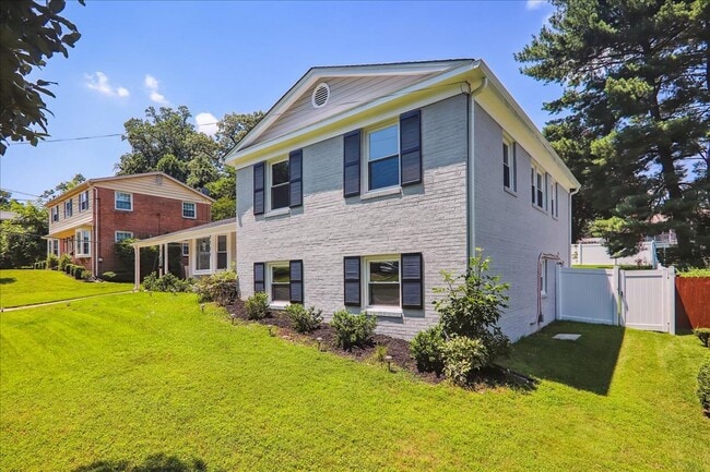 Building Photo - COMING SOON - Fresh and Updated - 4Bed/3Bath Split Level  w/ spacious yard