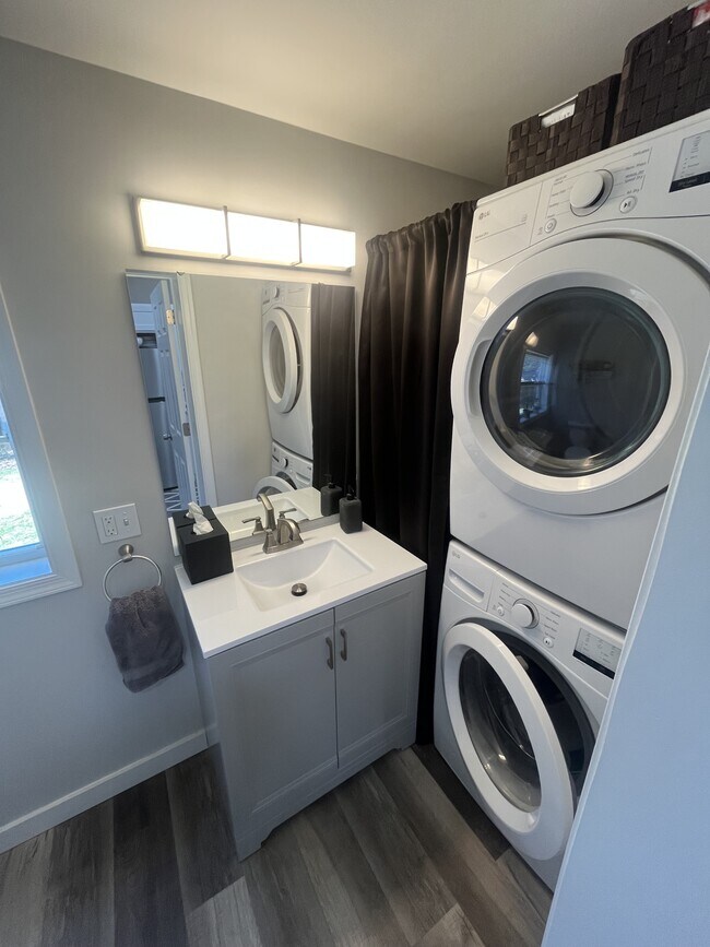 Building Photo - 220 E Liberty St