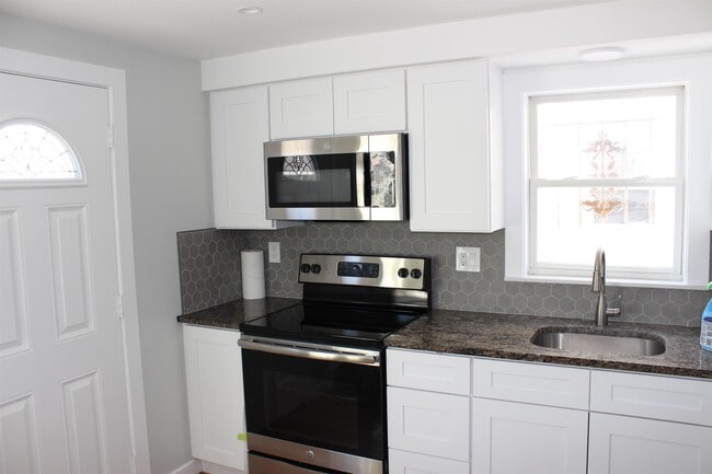 Building Photo - 390 Pacific Ave