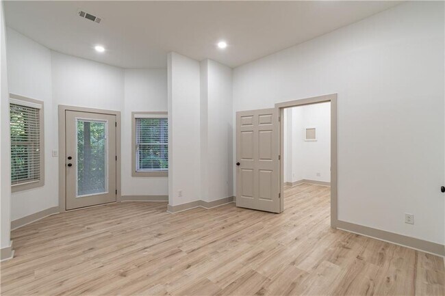 Building Photo - 651 Briarleigh Way
