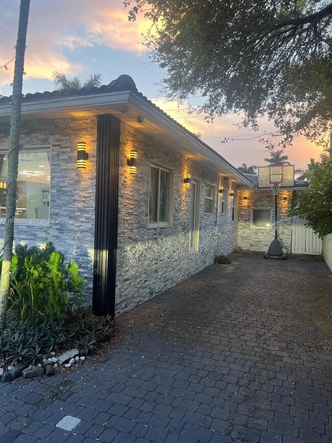 Building Photo - 1430 Polk St