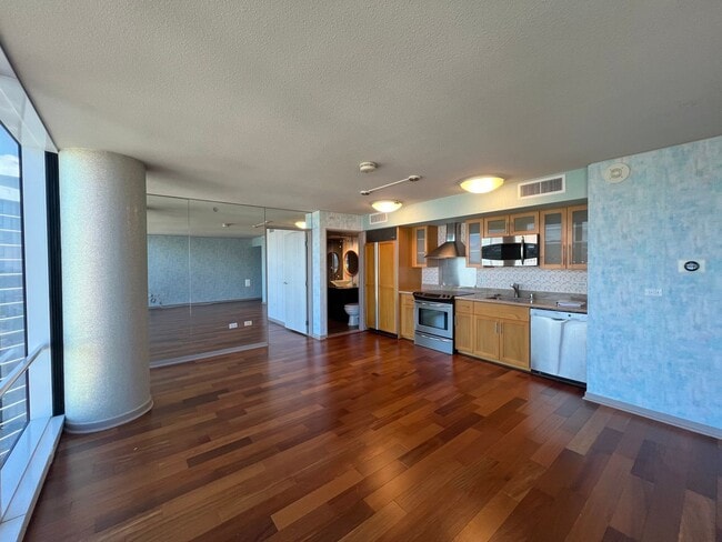 Building Photo - Moana Pacific, High rise 44th floor spacious 1 bedroom/1 bathroom