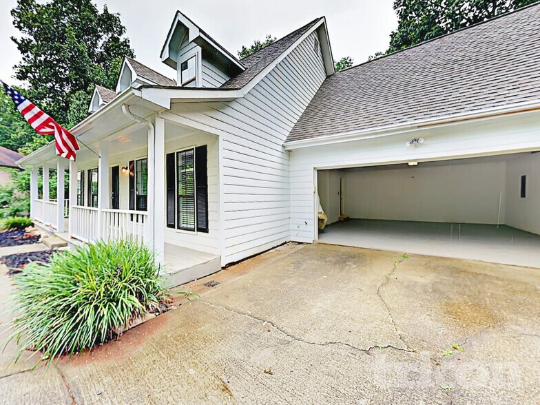 Building Photo - 5171 Salem Dr