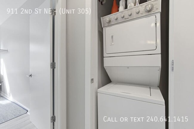 Building Photo - 911 2nd St NE