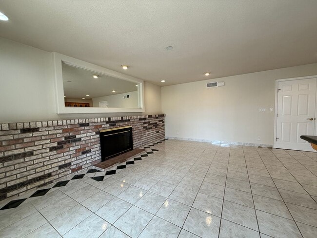 Building Photo - Beautiful Home In The Heart of Berryessa Area