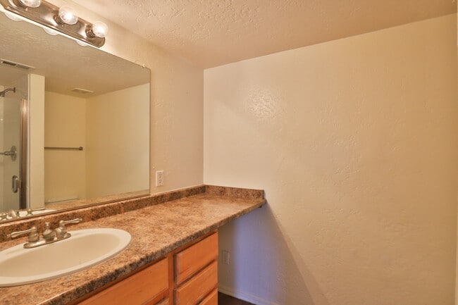 Building Photo - 1819 N 40th St