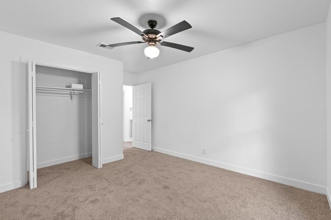 Building Photo - 18049 Martin Dr