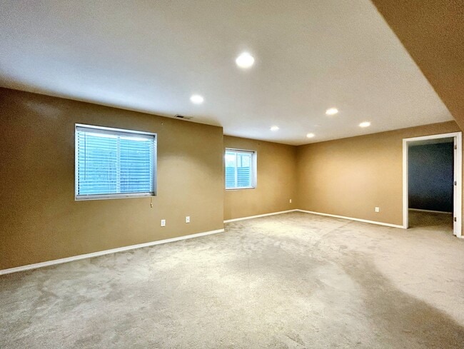 Building Photo - 236 Oxbow Dr