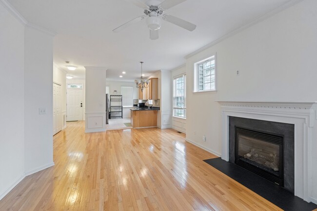 Building Photo - End Unit Townhome - 4 Bedrooms with First ...