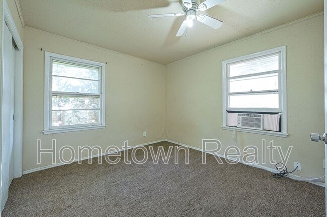 Building Photo - 2621 SW 52nd St