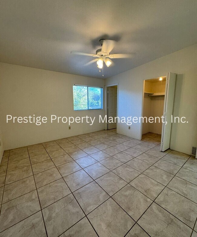 Building Photo - 3bd/2ba home tucked away in Northwest Tucs...