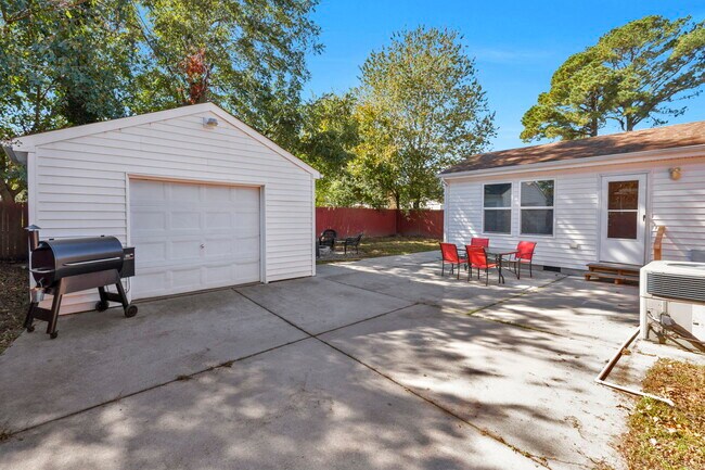 Building Photo - 2910 Mattox Dr