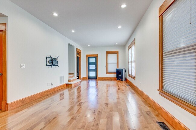 Building Photo - Gorgeous 3BD/2.5BA Downtown Boulder Home- Completely Renovated!