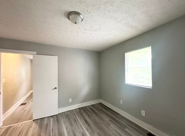 Building Photo - 1523 N Tacoma Ave