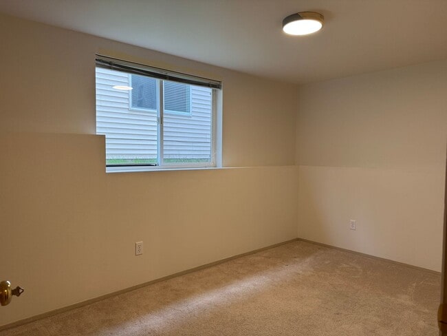 Building Photo - CLICK "REQUEST A TOUR" NOW!