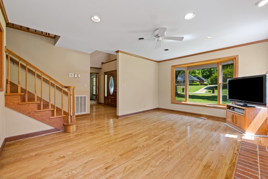 Building Photo - 3010 Eaker Dr