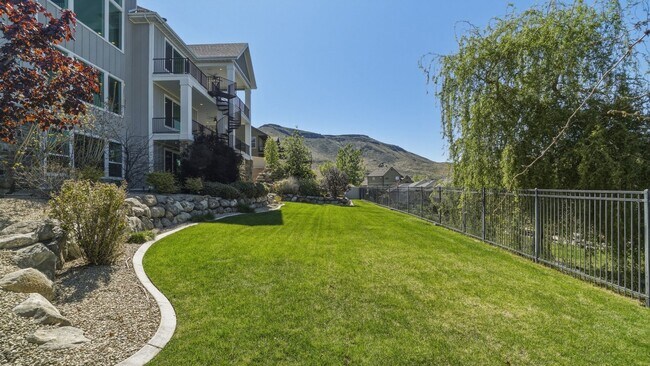 Building Photo - Luxurious Herriman 6 Bed with Indoor Court, Theater & Stunning Views!!!