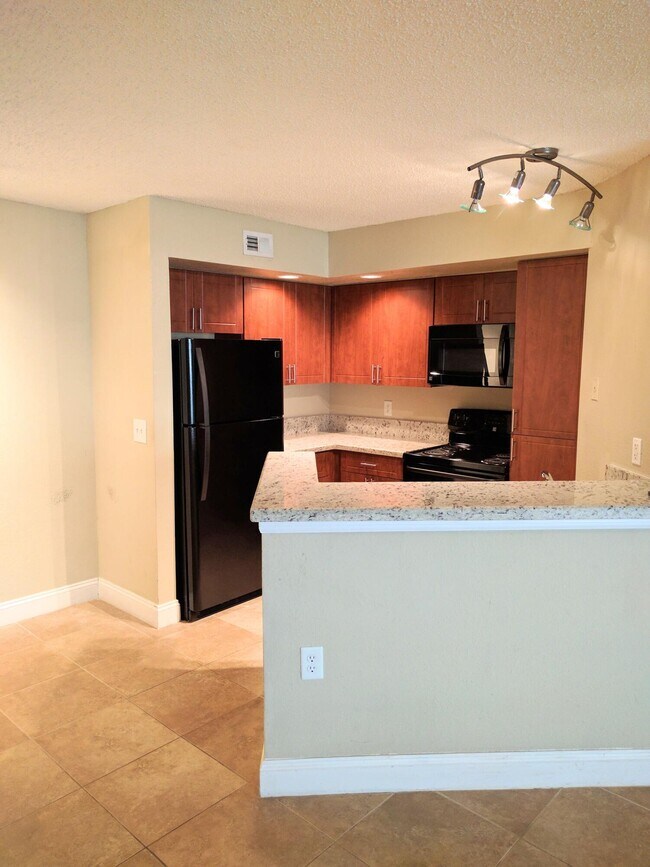 Building Photo - 12840 Vista Isles Dr