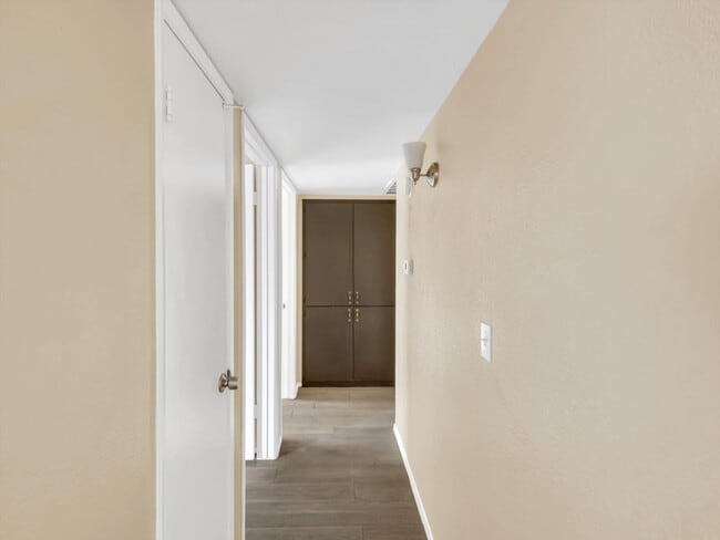 Building Photo - cozy townhome 2 bd 1 bth