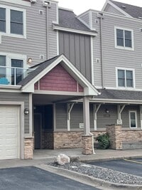 Building Photo - Beacon Pointe Condominium! Stunning furnis...