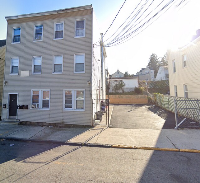 Building Photo - 32 Murray Ave